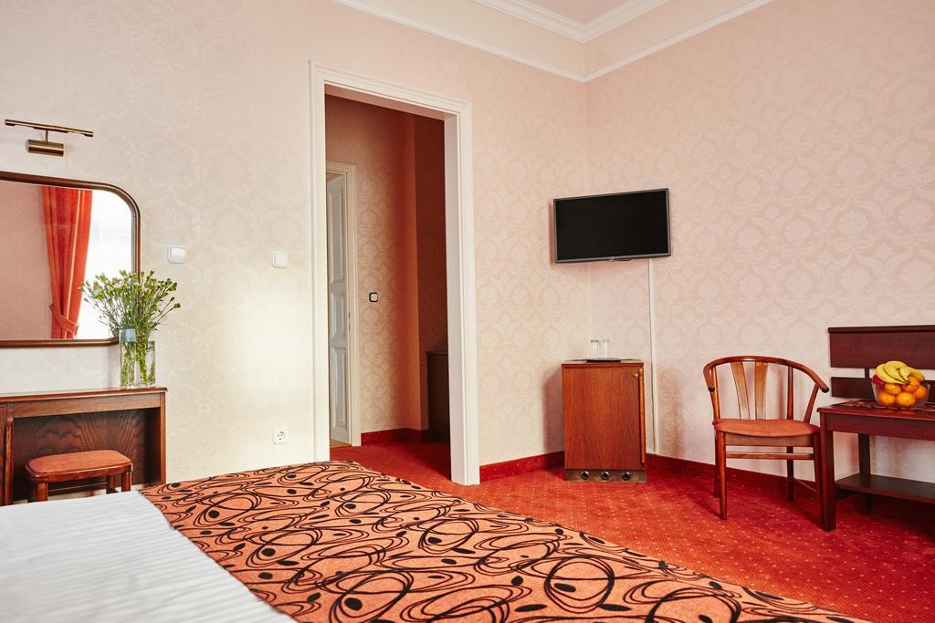 Hotel Astoria Balatonfured Exterior photo