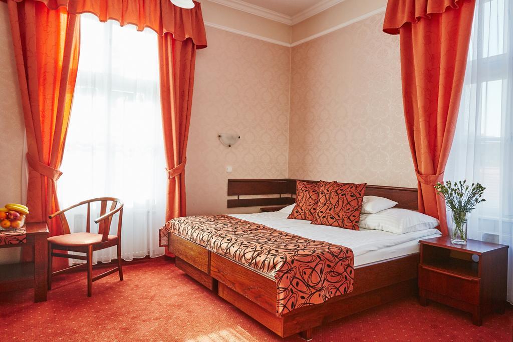 Hotel Astoria Balatonfured Exterior photo