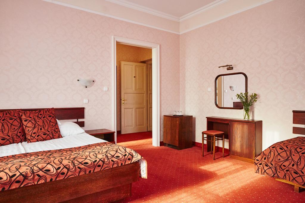 Hotel Astoria Balatonfured Exterior photo
