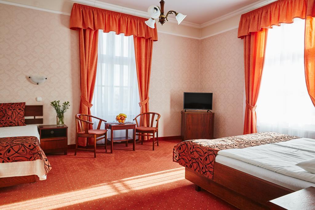 Hotel Astoria Balatonfured Exterior photo