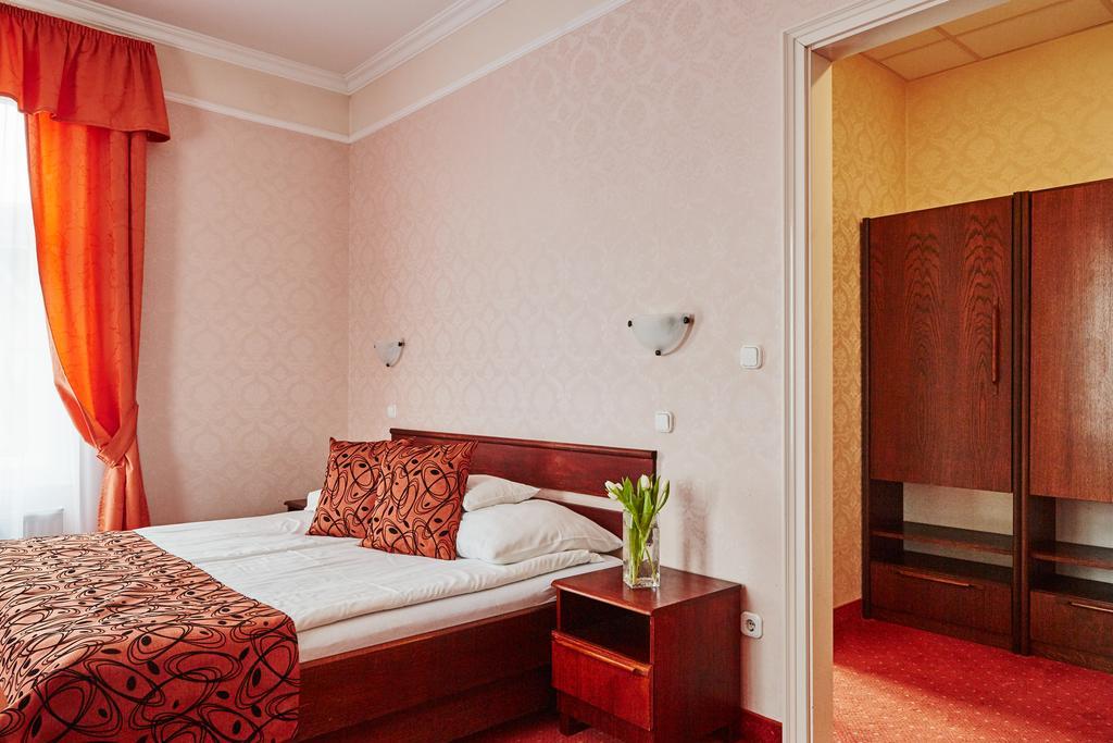 Hotel Astoria Balatonfured Exterior photo
