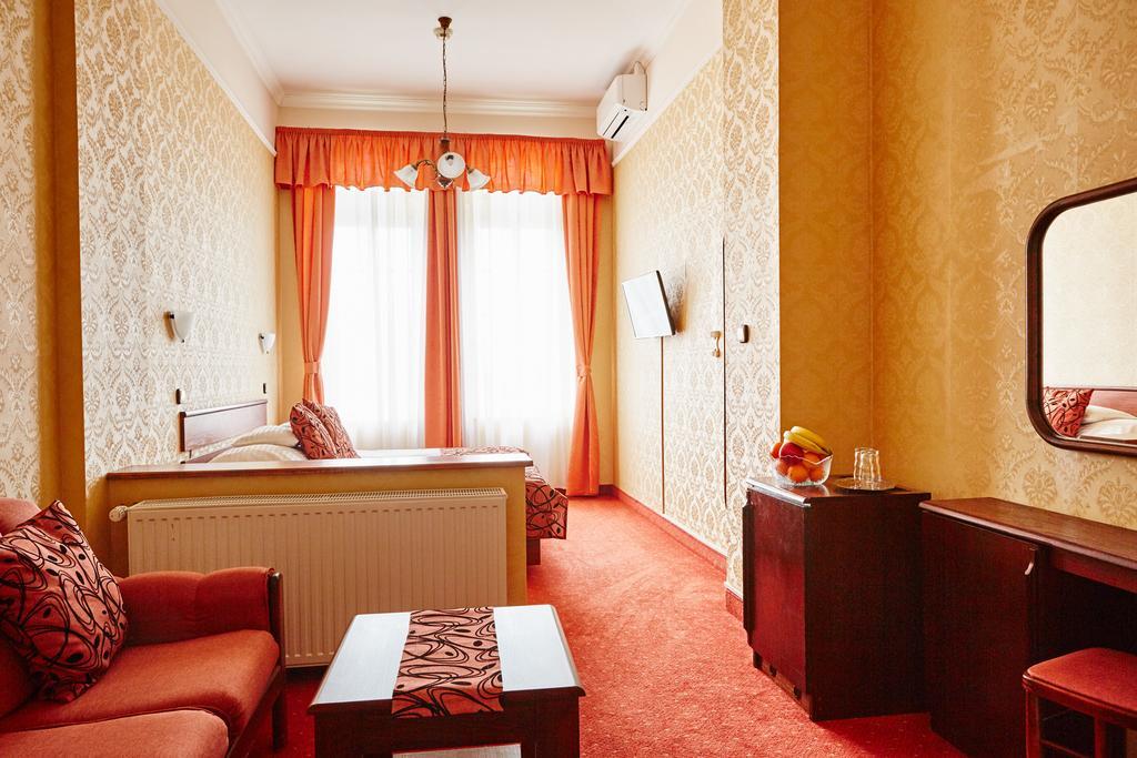 Hotel Astoria Balatonfured Exterior photo