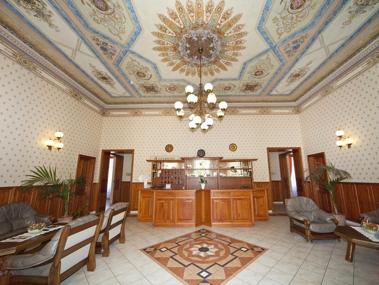 Hotel Astoria Balatonfured Exterior photo